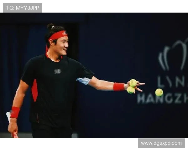 张之臻逆转取胜强势晋级巴黎大师赛展现中国网球新力量